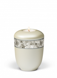 Keramická miniurna Zen, biela, ozdobný opasok, kvety, sviečka