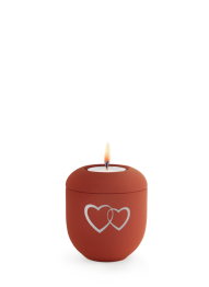 Keramická miniurna Srdce - červená, stříbrné srdce, svíčka