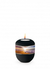 Keramická miniurna Mare, černá, stopy v písku, svíčka.