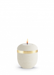 Keramická miniurna Rock Creme, bílá, kamenný povrch, zlatý pás, svíčka.
