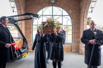 10 kroků k zařízení pohřbu: jak se postarat o všechny praktické záležitosti v těžkém období