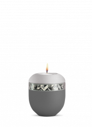 Keramická miniurna Artist, šedá, stříbrná, geometrie, svíčka.