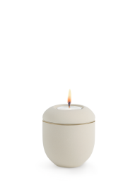 Ceramiczna mini urna Melina Creme, aksamitna, kremowa, złoty brzeg, świeczka na wieczku.