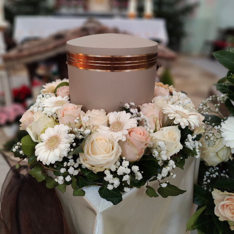 Smuteční květiny s květinou